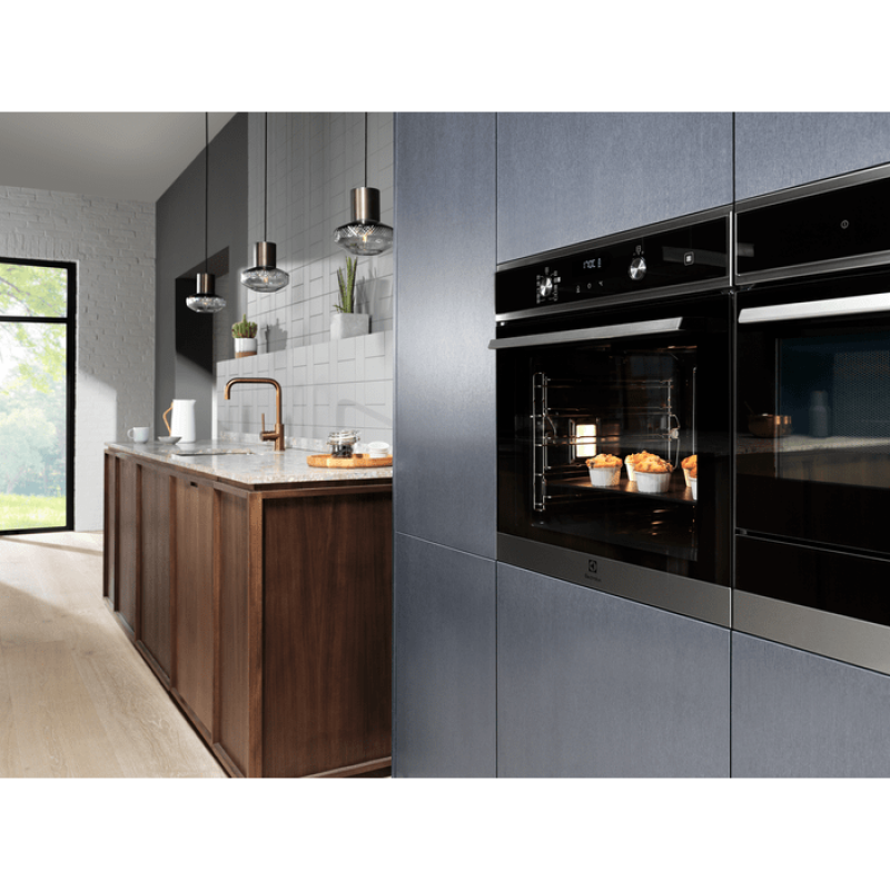 Electrolux ugradbena pećnica s pirolizom EOD6P71Z