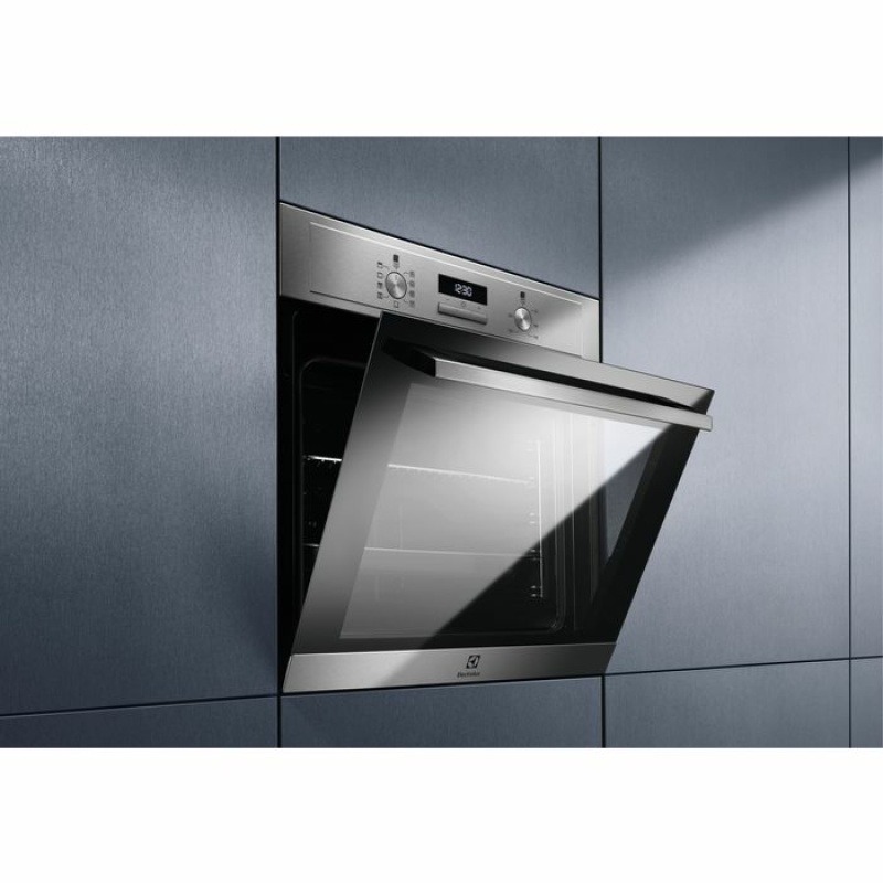 Electrolux ugradbena pećnica EOF3H40BX