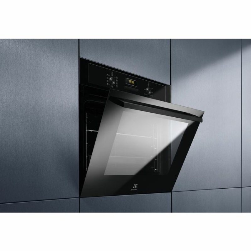 Electrolux ugradbena pećnica EOF3H50BK